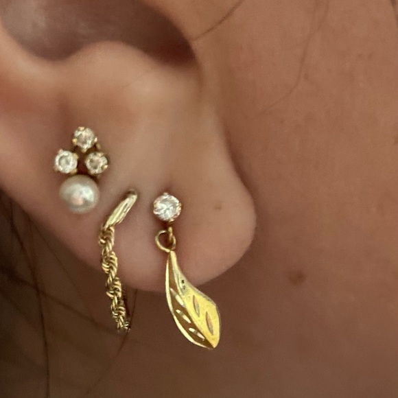 Vintage 1970's Leaf Tiny Dangle Gold Plated & Solid 14k Synth. Diamond Earrings - Picture 11 of 13